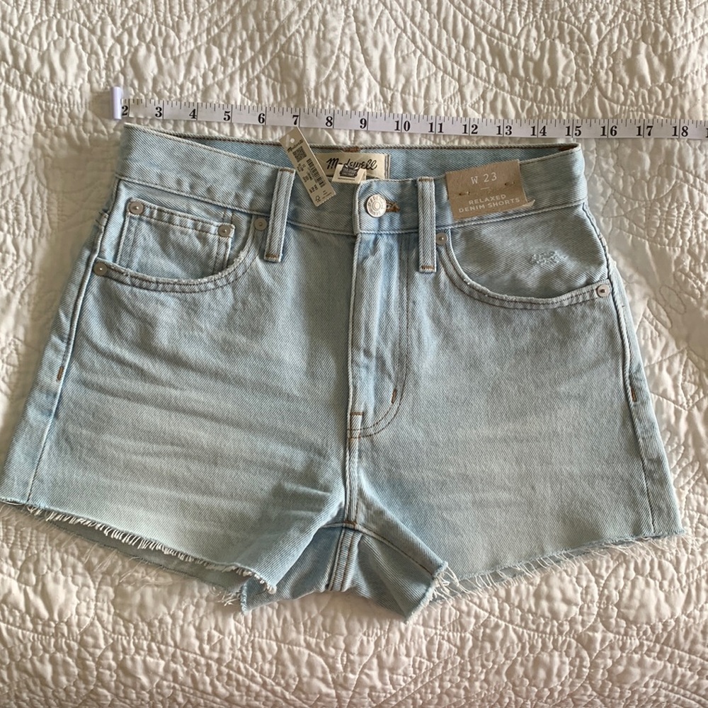 Brand new *fits like a 25* nwot